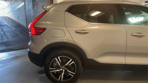 2025 Volvo XC40 B5 Core Bright Theme