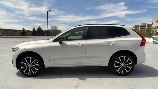2025 Volvo XC60 B5 Plus