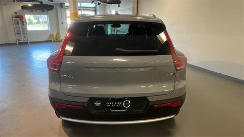 2025 Volvo XC40 B5 Core Bright Theme