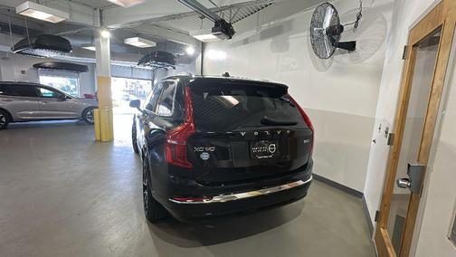 2023 Volvo XC90 B5 Plus
