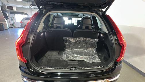 2023 Volvo XC90 B5 Plus