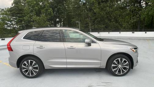 2022 Volvo XC60 B5 Momentum