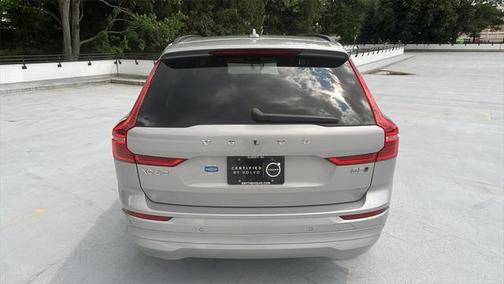 2022 Volvo XC60 B5 Momentum