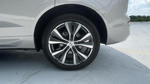 2022 Volvo XC60 B5 Momentum