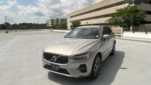 2022 Volvo XC60 B5 Momentum