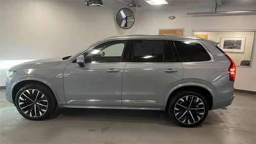 2025 Volvo XC90 B6 Plus 7-Seater