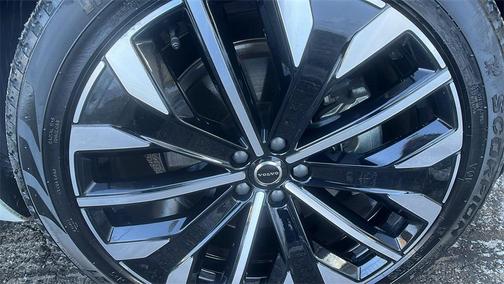 2025 Volvo XC90 B6 Plus 7-Seater