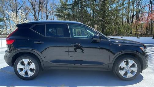 2021 Volvo XC40 T5 Momentum