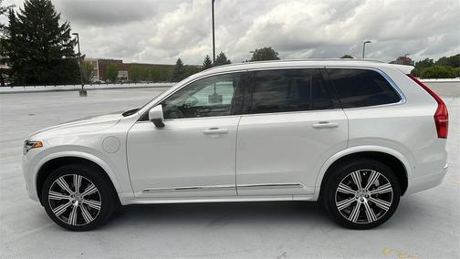 2023 Volvo XC90 Recharge Plug-In Hybrid T8 Plus Bright Theme 7-Seater