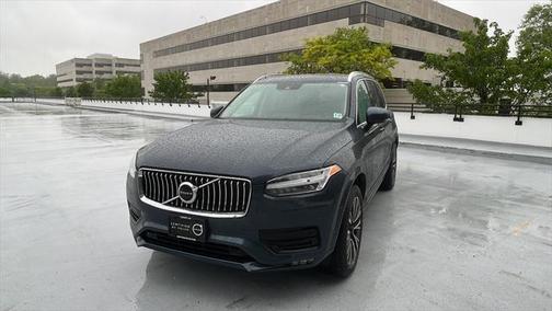 2022 Volvo XC90 T6 Momentum