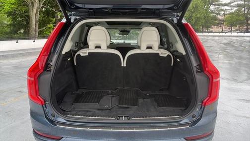 2022 Volvo XC90 T6 Momentum