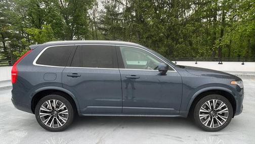 2022 Volvo XC90 T6 Momentum