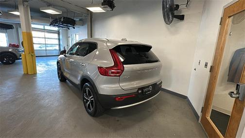 2025 Volvo XC40 B5 Core Bright Theme