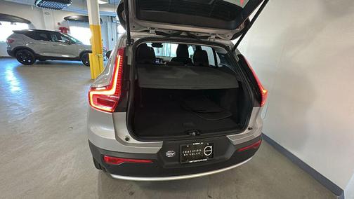 2025 Volvo XC40 B5 Core Bright Theme