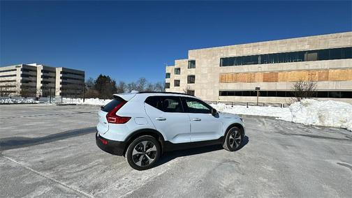 2026 Volvo XC40 Plus, B5 AWD Gas (mild hybrid), Dark