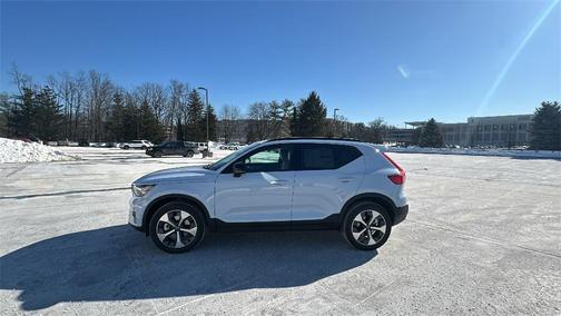 2026 Volvo XC40 Plus, B5 AWD Gas (mild hybrid), Dark