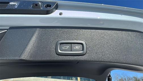 2026 Volvo XC40 Plus, B5 AWD Gas (mild hybrid), Dark