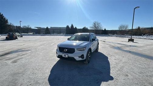 2026 Volvo XC40 Plus, B5 AWD Gas (mild hybrid), Dark