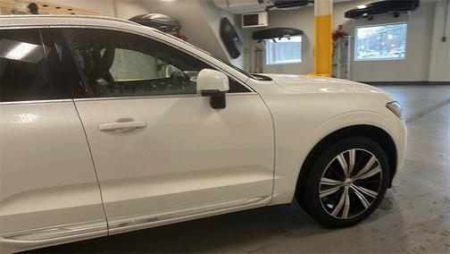 2023 Volvo XC60 B5 Plus Bright Theme
