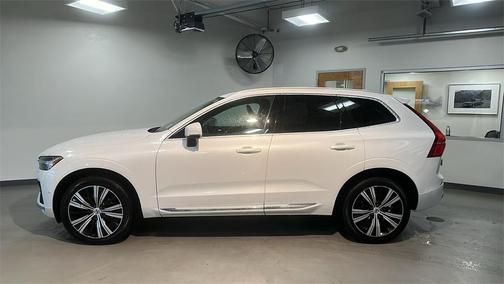 2023 Volvo XC60 B5 Plus Bright Theme