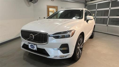 2023 Volvo XC60 B5 Plus Bright Theme
