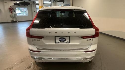 2023 Volvo XC60 B5 Plus Bright Theme