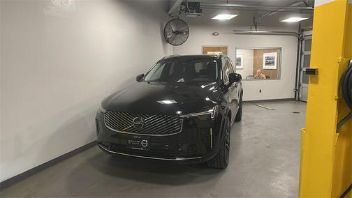 2025 Volvo XC90 B6 Plus 7-Seater