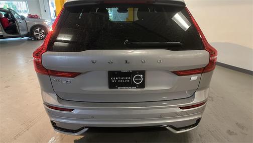 2023 Volvo XC60 Recharge Plug-In Hybrid T8 Ultimate Dark Theme