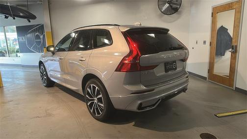 2023 Volvo XC60 Recharge Plug-In Hybrid T8 Ultimate Dark Theme