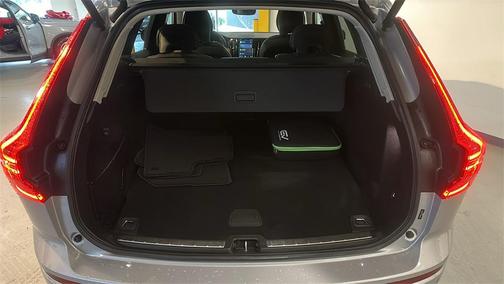 2023 Volvo XC60 Recharge Plug-In Hybrid T8 Ultimate Dark Theme