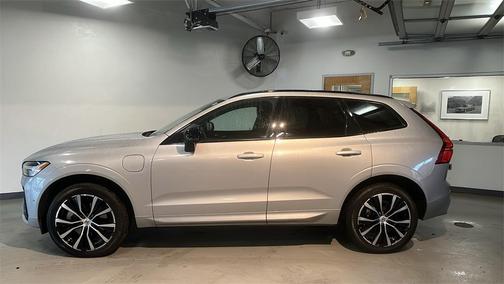 2023 Volvo XC60 Recharge Plug-In Hybrid T8 Ultimate Dark Theme