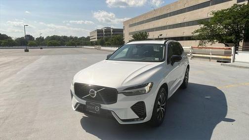 2023 Volvo XC60 B5 Plus Dark Theme