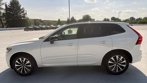 2023 Volvo XC60 B5 Plus Dark Theme