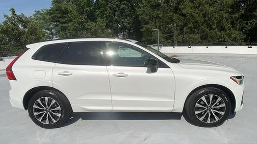 2023 Volvo XC60 B5 Plus Dark Theme