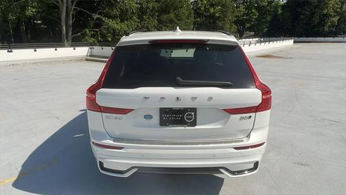 2023 Volvo XC60 B5 Plus Dark Theme