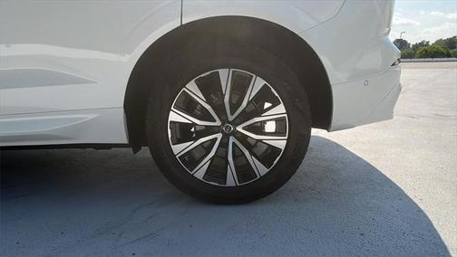 2023 Volvo XC60 B5 Plus Dark Theme