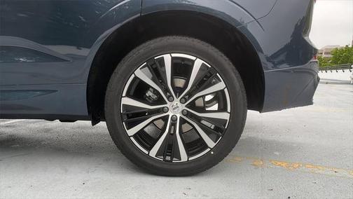 2025 Volvo XC60 B5 Ultra