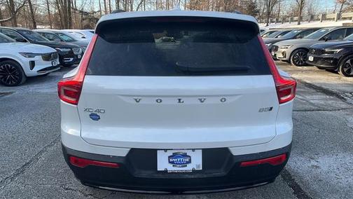 2025 Volvo XC40 B5 Plus Dark Theme