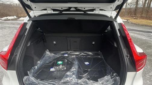 2025 Volvo XC40 B5 Core Bright Theme