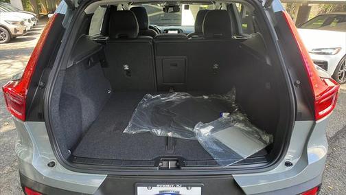 2025 Volvo XC40 B5 Plus Dark Theme