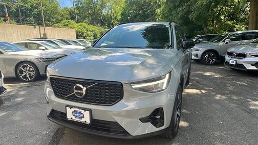 2025 Volvo XC40 B5 Plus Dark Theme