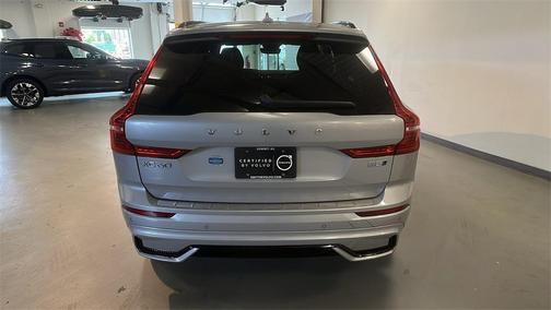 2023 Volvo XC60 B5 Plus Dark Theme