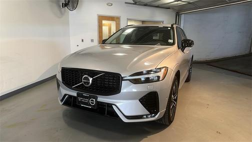 2023 Volvo XC60 B5 Plus Dark Theme