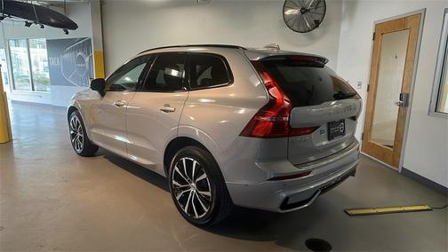 2023 Volvo XC60 B5 Plus Dark Theme
