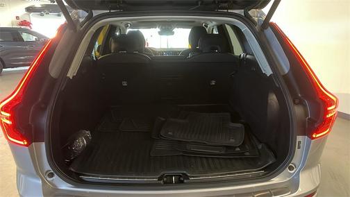 2023 Volvo XC60 B5 Plus Dark Theme