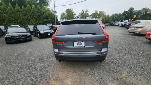 Photo 4 of 24 of 2019 Volvo XC60 T5 Momentum