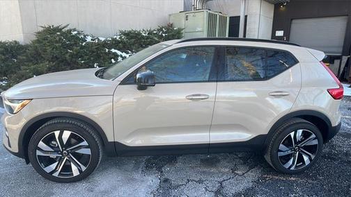 2025 Volvo XC40 Plus Dark Theme