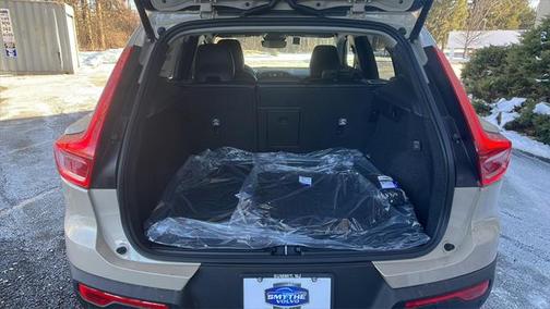2025 Volvo XC40 Plus Dark Theme