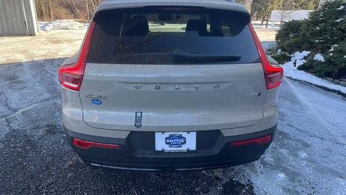 2025 Volvo XC40 Plus Dark Theme