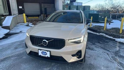 2025 Volvo XC40 Plus Dark Theme
